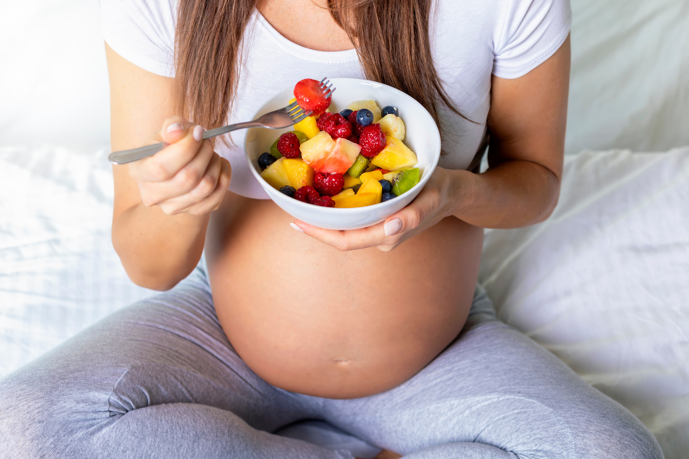 Pregnancy and healthy eating concept